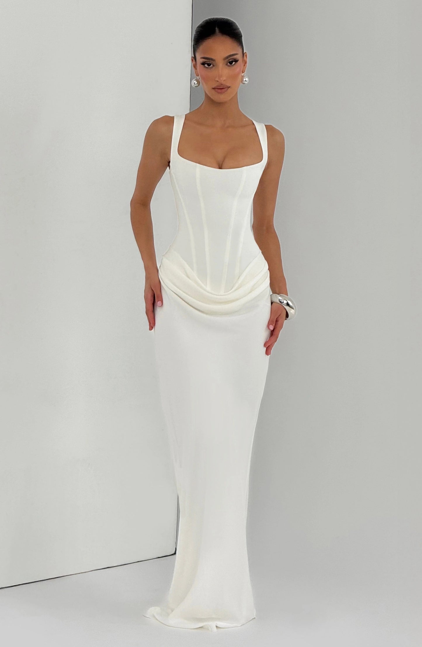 Vittoria™ | Vestido maxi satinado con escote cuadrado - Nuovo&CO
