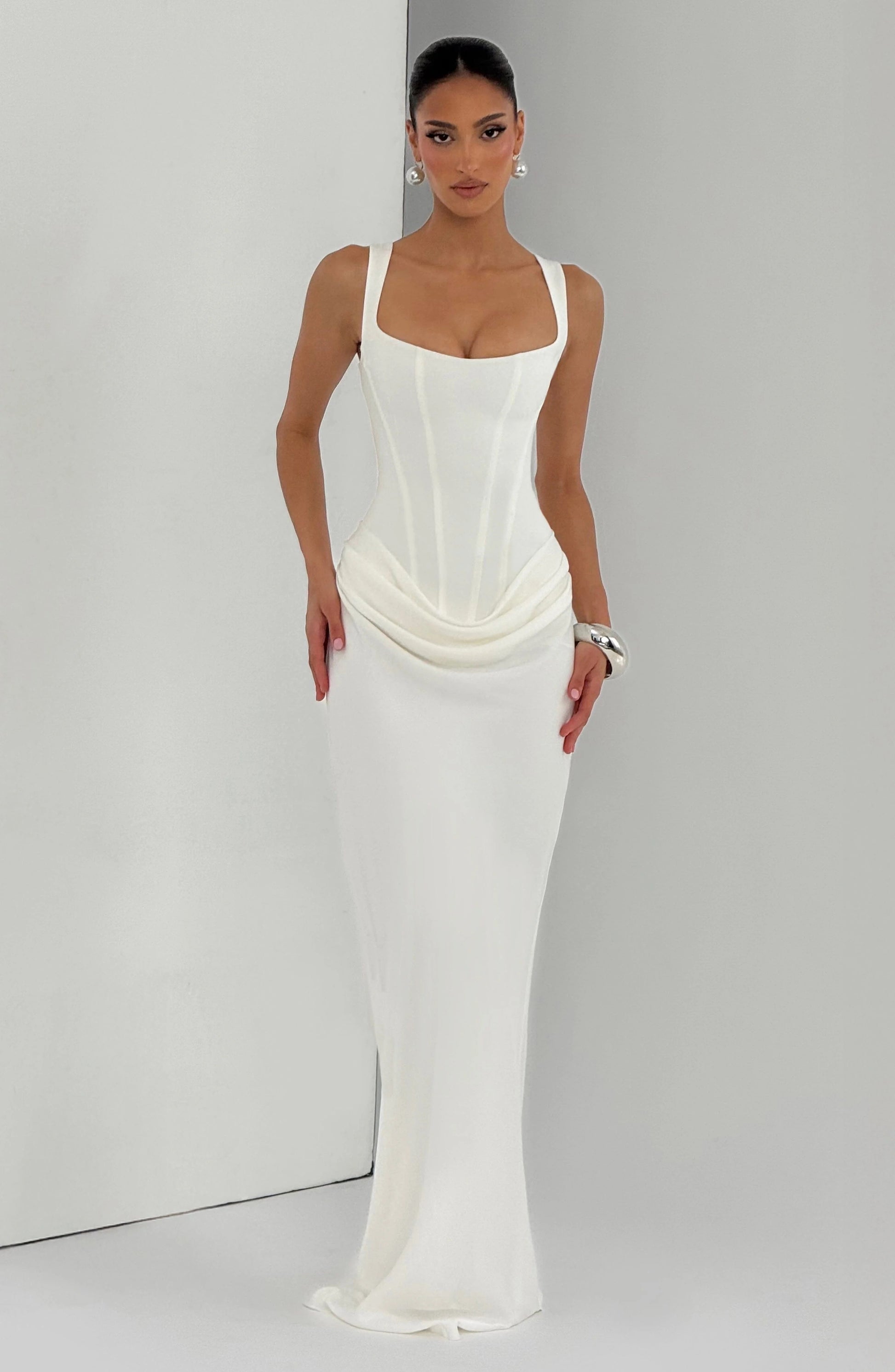 Vittoria™ | Vestido maxi satinado con escote cuadrado - Nuovo&CO